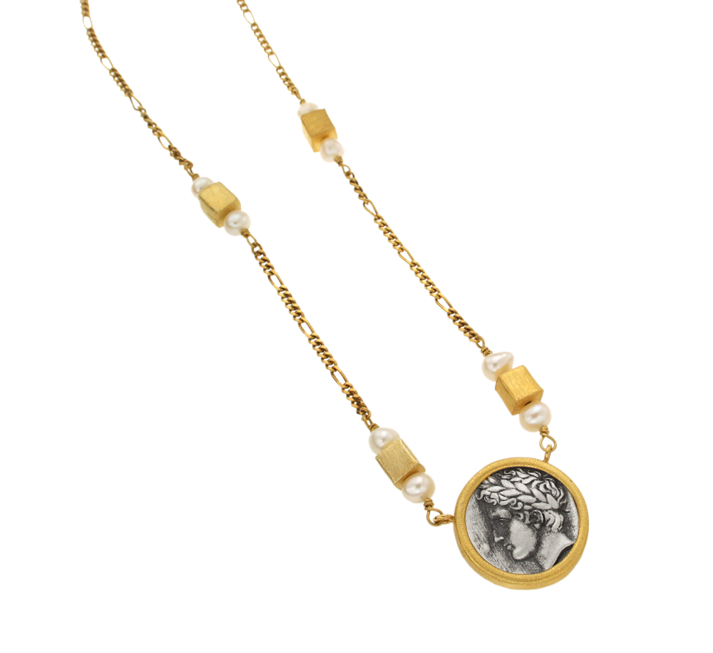Κολιέ ασήμι 925° Επίχρυσο με αλυσίδα γκουρμέτ με κυβάκια και μαργαριτάρια με Νόμισμα με κεφαλή Απόλλωνα και πίσω λύρα