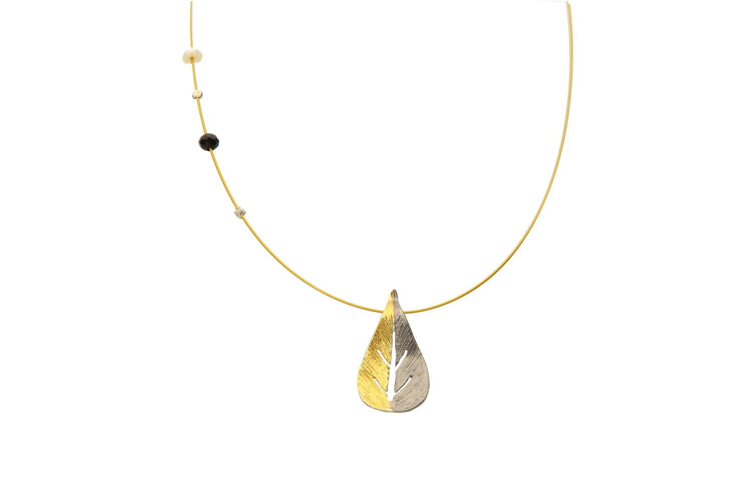 Κολιέ σε ασήμι 925° με μοτίφ στρογγυλό διπλό, στο κέντρο επιχρυσωμένο και γύρω μαυρισμένο, με χρυσαφί ατσαλόσυρμα