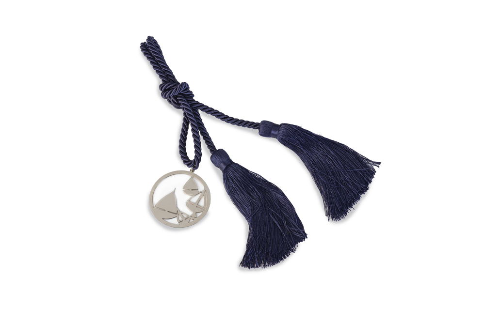 Χριστουγεννιάτικα γούρια, Στρογγυλό με καραβάκια σε διπλό κορδόνι μπλε με φούντες