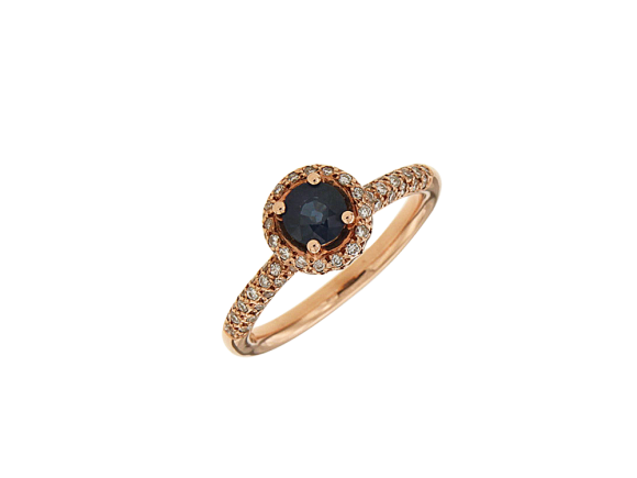 Δαχτυλίδι σε ροζ χρυσό 18Κ ροζέτα στρόγγυλη με διαμάντια και στο κέντρο ένα μπλε ζαφείρι