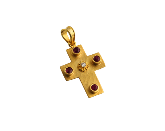 Σταυρός σε χρυσό 18K Βυζαντινός ορθογώνιος σφυρήλατος ματ με κοκκίδωση, ένα διαμάντι στο κέντρο και 4 ρουμπίνια