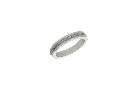 Δαχτυλίδι σε λευκόχρυσο 18Κ με μια σειρά στο κέντρο από διαμάντια κοπής μπριγιάν