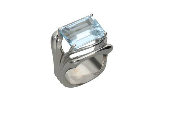 Δαχτυλίδι σε Λευκόχρυσο 18K με Τοπάζ μπλε 