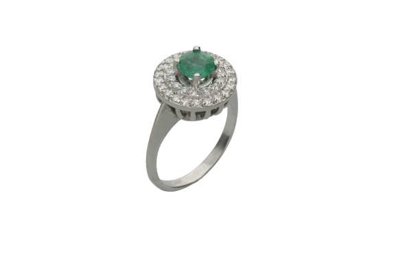 Δαχτυλίδι σε Λευκόχρυσο 18Κ Ροζέτα Στρογγυλή με ένα στογγυλό Σμαράγδι και διπλή σειρά από διαμάντια μπριγιάν.