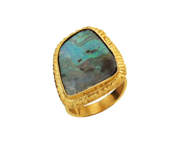 Δαχτυλίδι σε χρυσό 14K, χειροποίητο γραμμωτό πλαίσιο με τραπέζιο Οπάλιο, συλλογή Chromatic Landscapes.