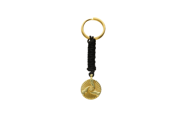 Κλειδοθήκη σε ορείχαλκο, ΕΛΛΗΝΩΝ ΝΙΚΗ - Γούρι του 2021, δεμένο με κορδόνι μακραμέ
