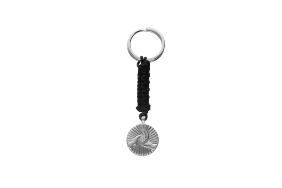 Κλειδοθήκη σε ασήμι, ΕΛΛΗΝΩΝ ΝΙΚΗ - Γούρι του 2021, δεμένο με κορδόνι μακραμέ