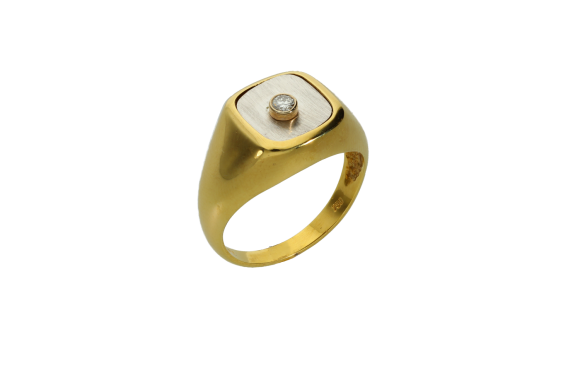 Δαχτυλίδι ανδρικό σε δίχρωμο χρυσό 18Κ τετραγωνισμένο κέντρο με σατινέ υφή και διαμάντι