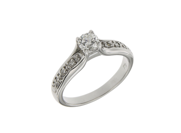 Δαχτυλίδι Μονόπετρο σε Λευκόχρυσο 18K φαρδύ με πιστοποιημένα Διαμάντια και στο πλάι