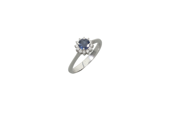 Δαχτυλίδι ροζέτα σε λευκόχρυσο 18Κ με διαμάντια και ζαφείρι στο κέντρο