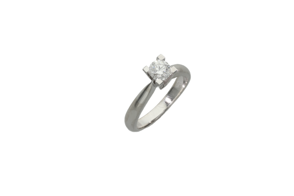 Μονόπετρο δαχτυλίδι αρραβώνων σε λευκόχρυσο 18Κ κλασσικό σχέδιο με Διαμάντι