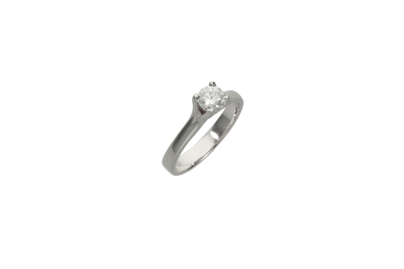 Δαχτυλίδι μονόπετρο σε λευκόχρυσο 18Κ σχέδιο με 4 χιαστί δόντια με ένα διαμάντι με πιστοποίηση από το EGL.