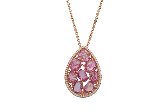 Κολιέ σε ροζ χρυσό 18Κ αλυσιδωτό με ροζέτα σε σχήμα σταγόνας με διαμάντια και ακανόνιστου μεγέθους ροζ ζαφείρια.