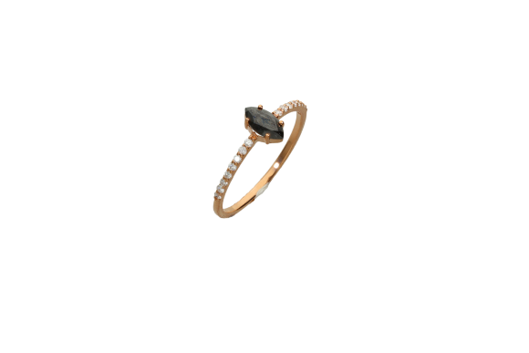 Δαχτυλίδι σε ροζ χρυσό 18K σειρέ λεπτό με λευκά διαμάντια και στο κέντρο ναβέτα μαύρο διαμάντι