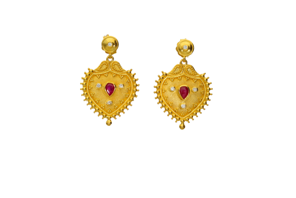 Σκουλαρίκια σε χρυσό 18Κ χειροποίητα σε σχήμα καρδιάς με ρουμπίνι και διαμάντια 