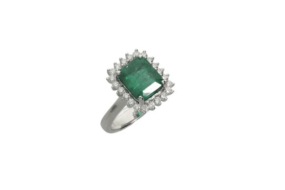 Δαχτυλίδι σε λευκόχρυσο 18Κ κλασσική ροζέτα emerald cut, μεγάλη με διαμάντια και ένα ορθογώνιο σμαράγδι.
