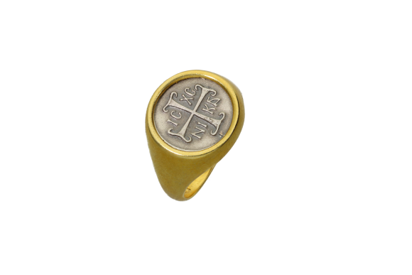 Δαχτυλίδι ανδρικό σε Ασήμι επίχρυσο 925° γυαλιστερό με μαυρισμένο Εν Τούτω Νίκα.