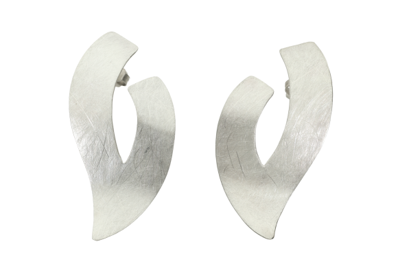 Σκουλαρίκια σε ασήμι 925° με μοντέρνο μοτίφ