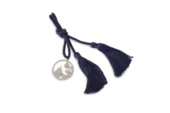 Χριστουγεννιάτικα γούρια, Στρογγυλό με καραβάκια σε διπλό κορδόνι μπλε με φούντες